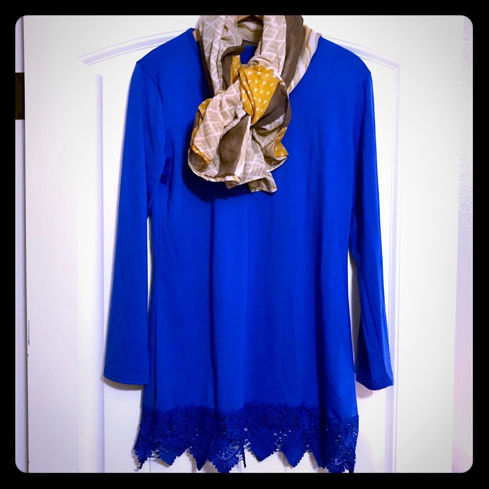 Lovely Long Blue Tunic Top w/Lace Detail💕